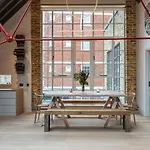 Joivy Stylish 1-Bed Loft Apartment Near Battersea Park, South London