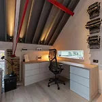 Joivy Stylish 1-Bed Loft Apartment Near Battersea Park, South London