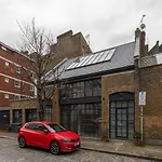 Joivy Stylish 1-Bed Loft Apartment Near Battersea Park, South London
