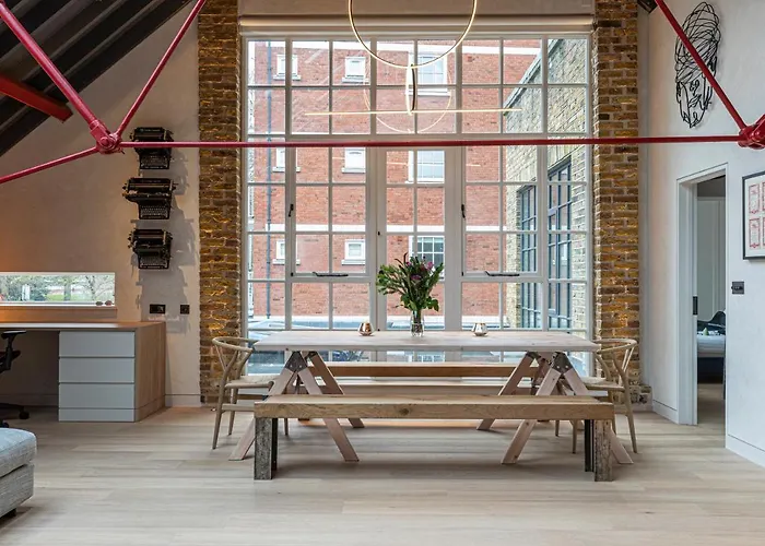 Joivy Stylish 1-Bed Loft Apartment Near Battersea Park, South London