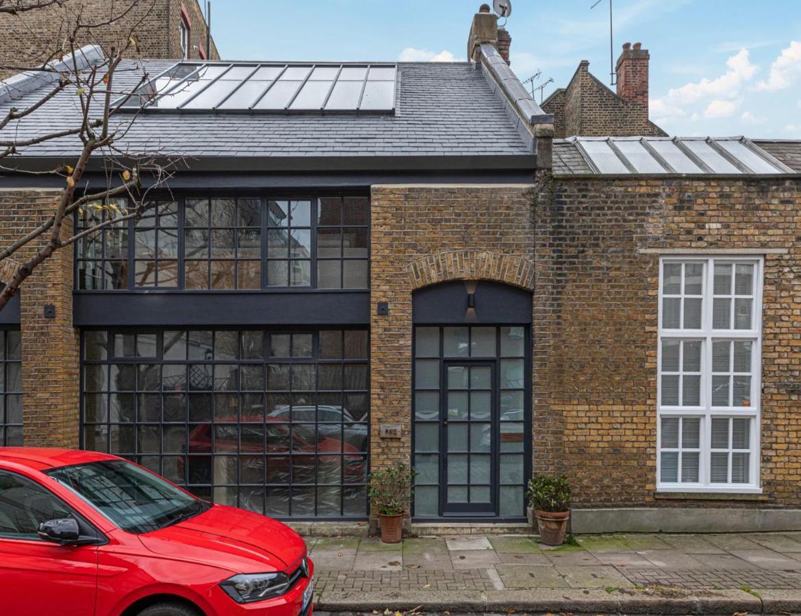 Joivy Stylish 1-bed Loft Near Battersea Park, South Londra
